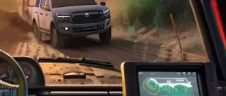Внедорожник, диагностика OBD с помощью сканера на фоне пыльной дороги